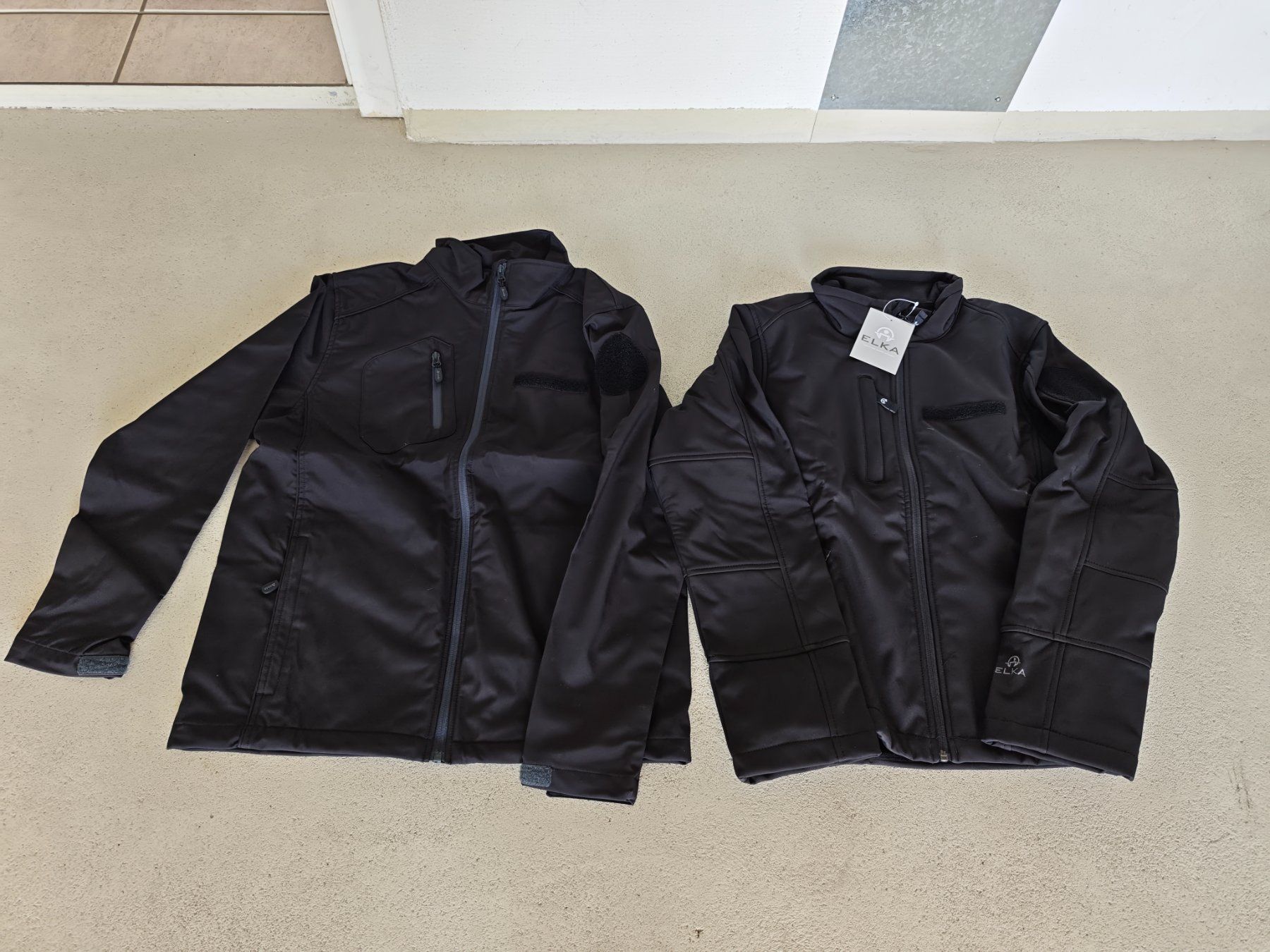 Vestes: 2 Security Sicherheitsdienst Softshelljacke – Neuf avec emballage d'origine à Grosshöchstetten par Mouchi