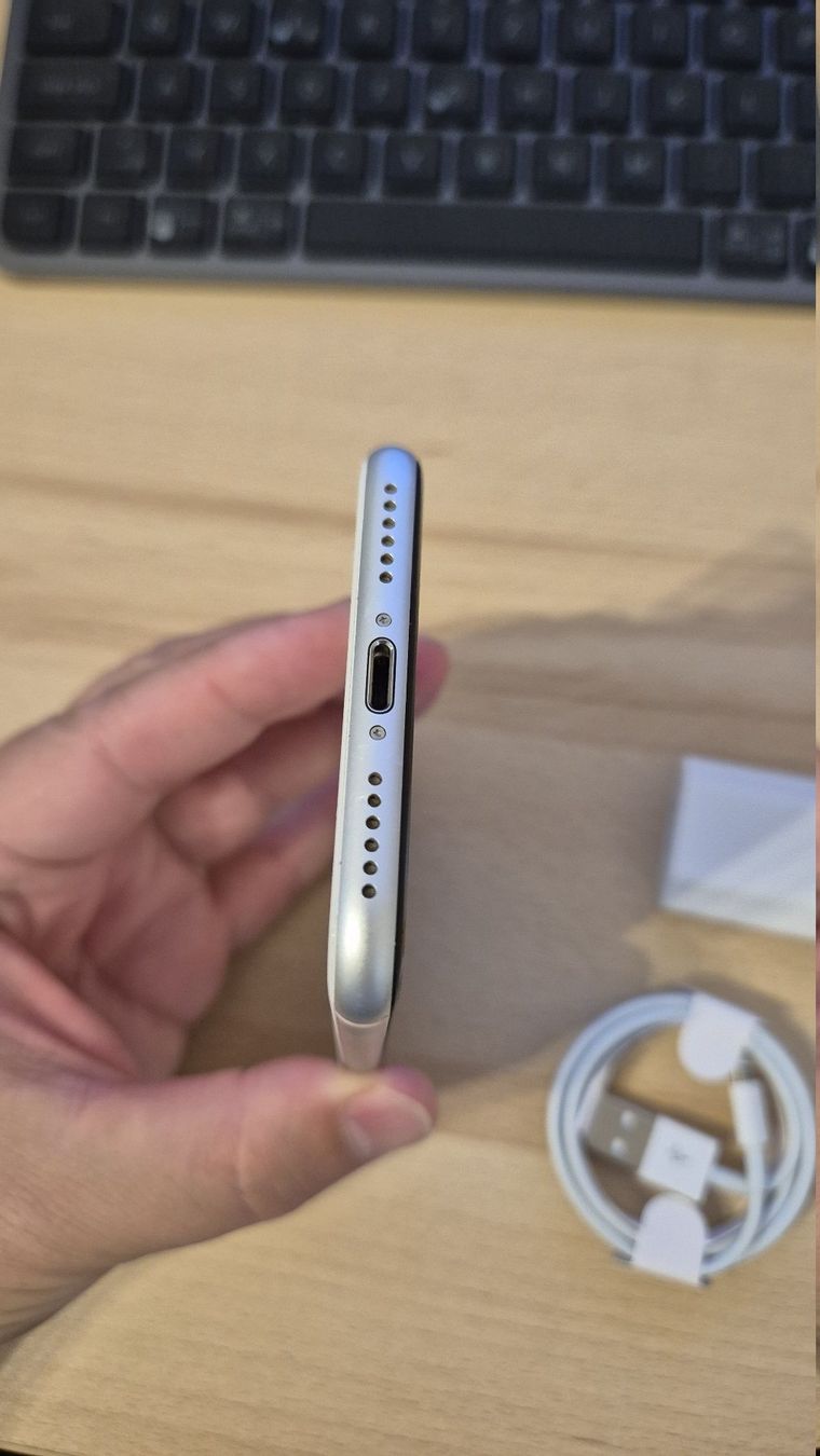 Apple Telefoni cellulari / Smartphones: iPhone SE 2020 64GB White 3034 – Usato da Münchenbuchsee venduto da MV_Solutions 5