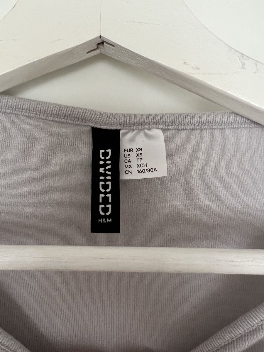 H&M Tops: H&M Divided Shirt, Grösse XS, Grau – Neu (gemäss Beschreibung) aus Zürich von anna_ri 1