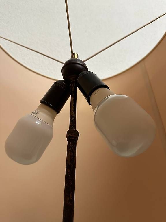Lampade: Vintage Stehlampe aus Schmiedeeisen und Messingdetails – Usato da Obernau venduto da Arche_Noah_Brocki 6