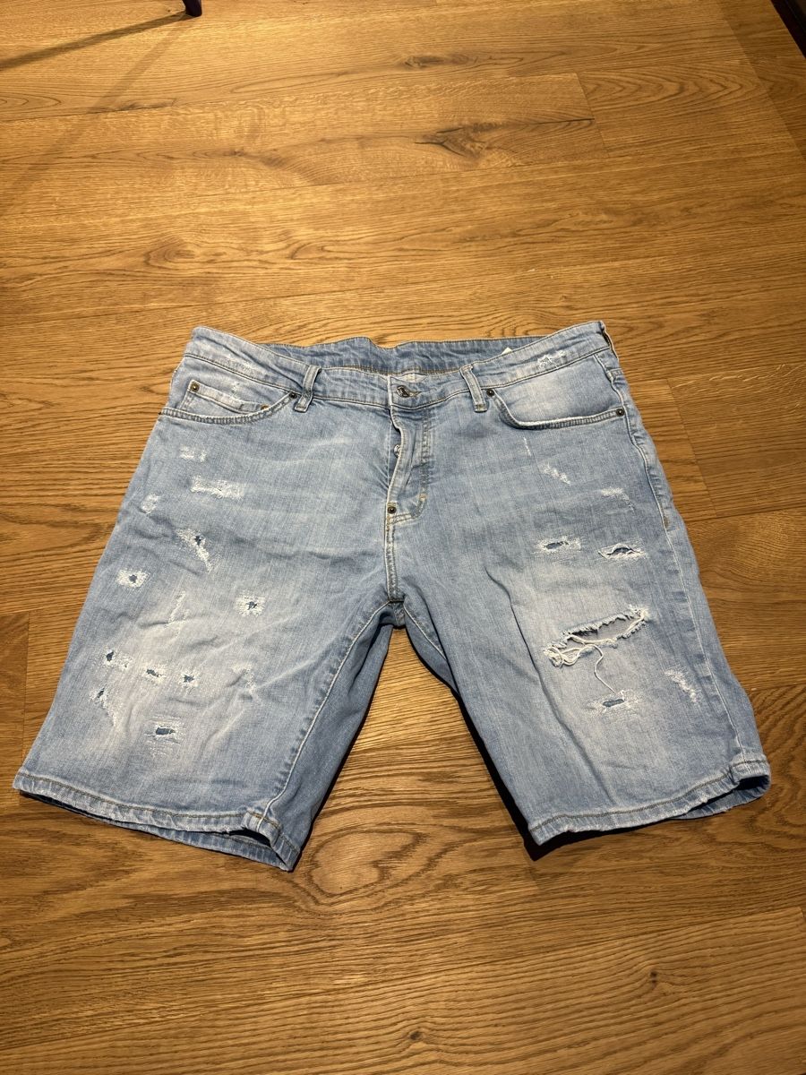 Dsquared2 Jeans: Dsquared2 Jeans Shorts, hellblau, Grösse 54, Top Zustand – Usato da Kaiseraugst venduto da senakaya