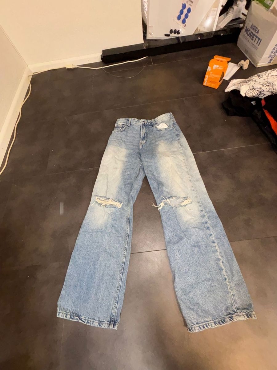 Bershka Jeans: 4 Jeans Hosen von Bershka und Pull&Bear – Usato da Therwil venduto da vin_fx2q 2