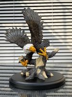 Dekorative Adlerskulptur