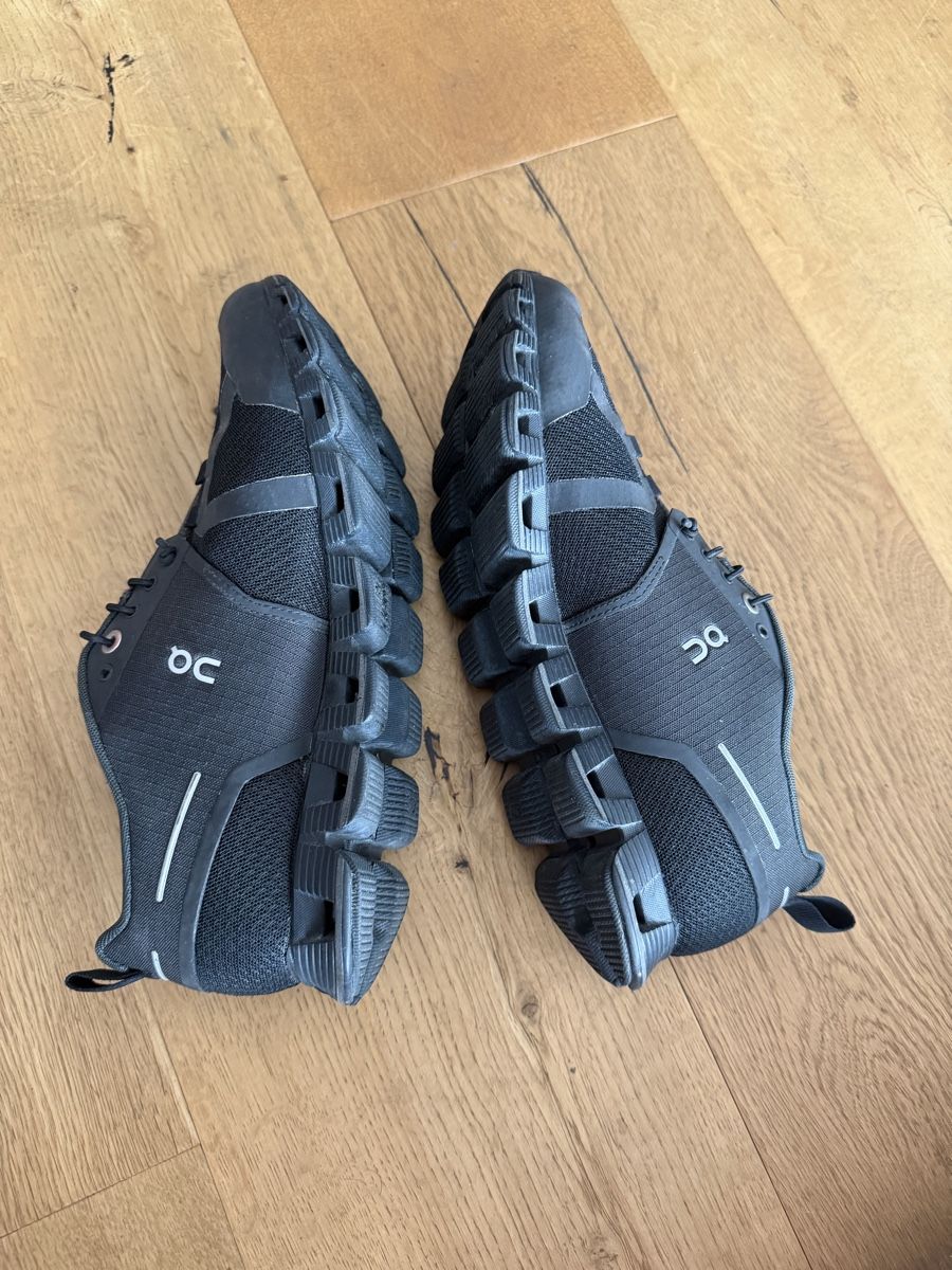On Damenschuhe: ON Shoes GoreTex schwarz - Gr. 39 - top – Gebraucht aus Sargans von Rohan12 1