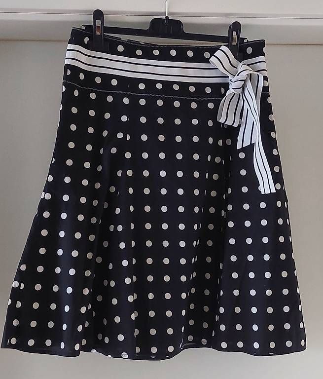 Röcke: Jupe ESPRIT noire à pois blancs NEUVE – Gebraucht aus Tschugg von uldrypr