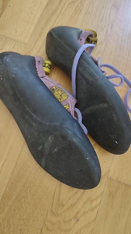 Scarpe da uomo: Chaussons escalade taille 38 mythos – Usato da Martigny venduto da isa_j22w 1