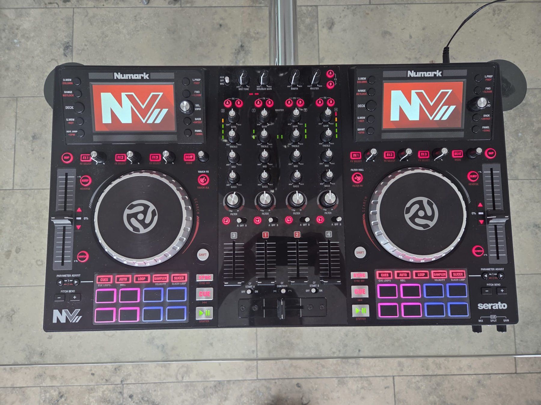 Numark Console di mixaggio: Numark NVII Dj Controller – Usato da Subingen venduto da Larsgi
