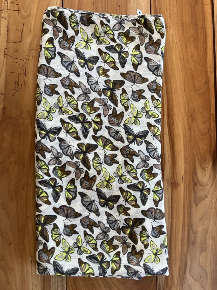 Tom Tailor Foulards, Tücher & Schals: Neuer Tom Tailor Schal mit Schmetterlingen – Neu (gemäss Beschreibung) aus Ebnat-Kappel von Trolley