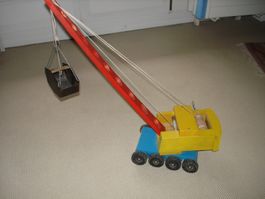 Kinderkran mit Schaufel