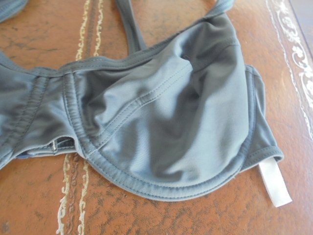 Altra biancheria intima: BH 44 grau Gr. 44 D – Usato da Hinwil venduto da Glasperlen 4
