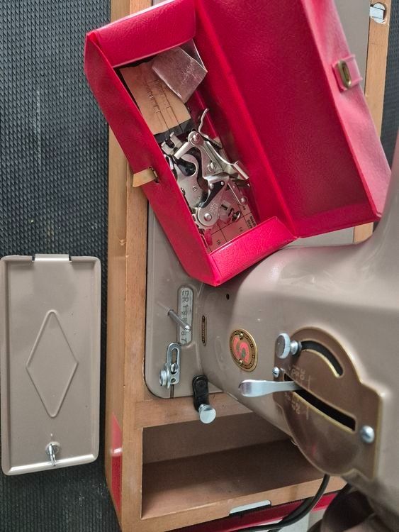 Singer Macchine da cucire: Singer 201k Aluminium - top Zustand – Usato da Wetzikon ZH venduto da esandor 5