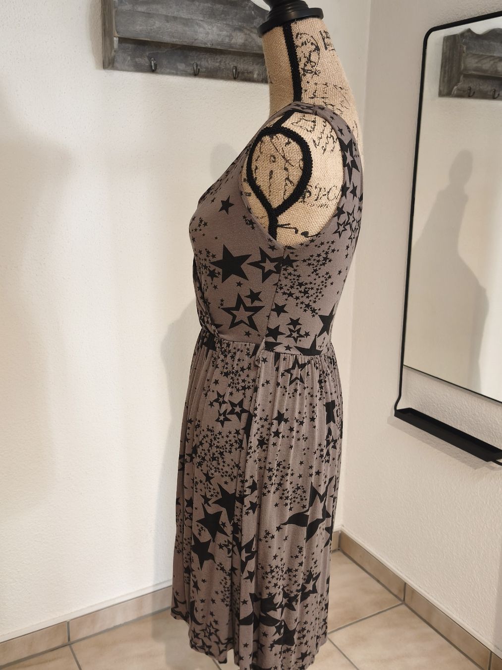 Robes: Kleid mit Sternenmuster Grösse S – D'occasion à Emmetten par SecondhandSiska 1