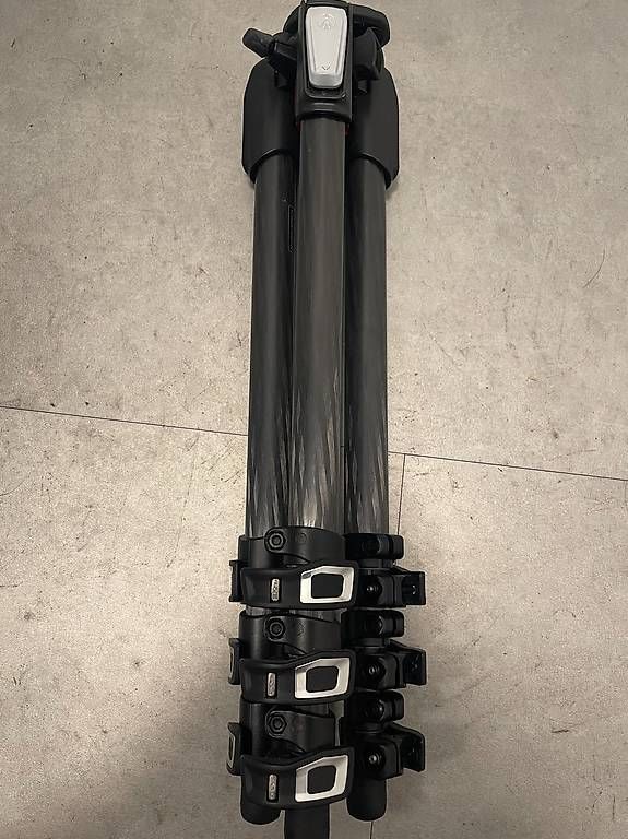 Manfrotto Treppiedi & Teste: Manfrotto MT055CXPRO4 Carbon Stativ, 4 Segmente – Usato da Zürich venduto da gou_m6hp 1