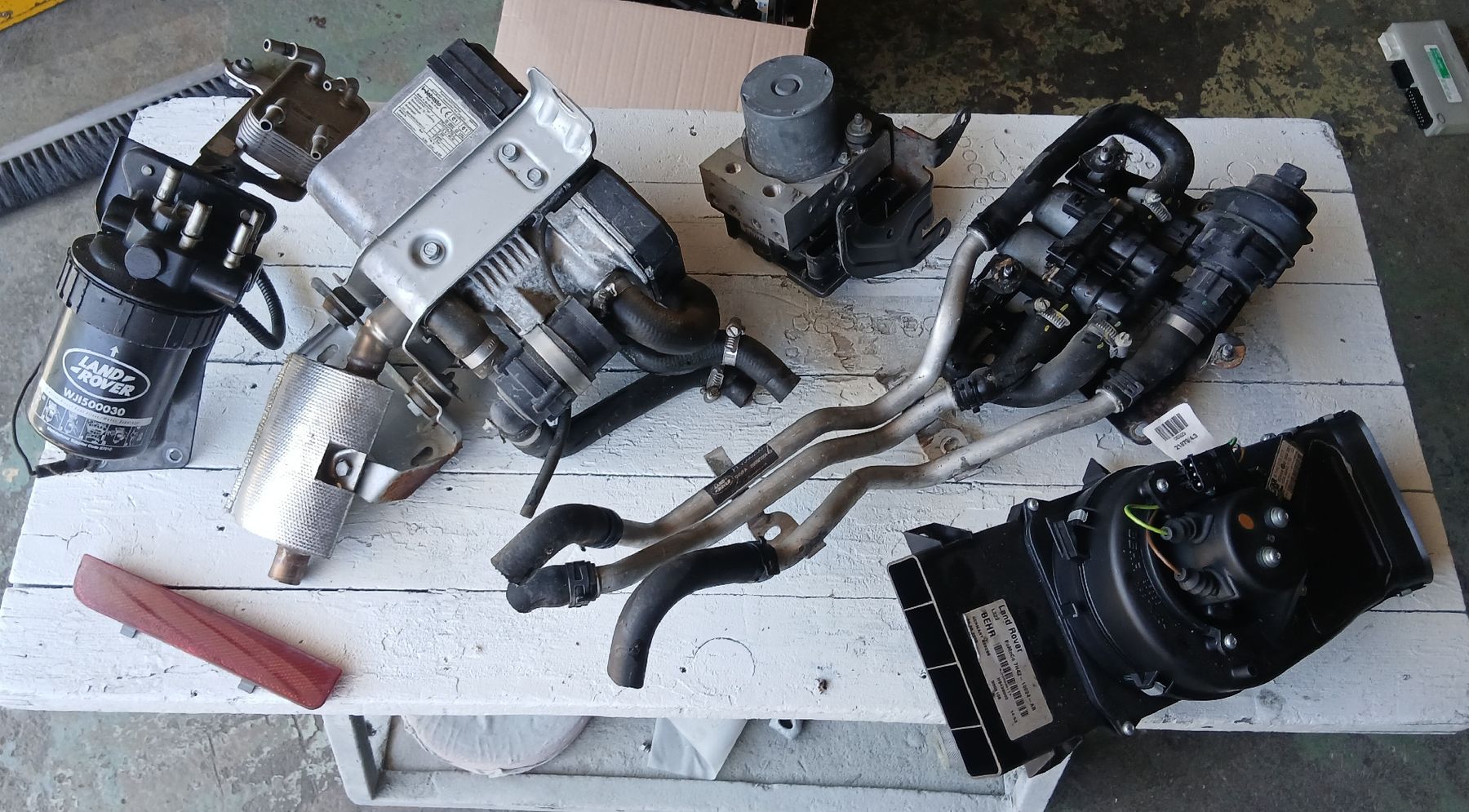 Land Rover Tutti pezzi di ricambio auto: Lot de pièce Range Rover 3.6 V8 Diesel – Usato da la heutte venduto da Auto-stock 3