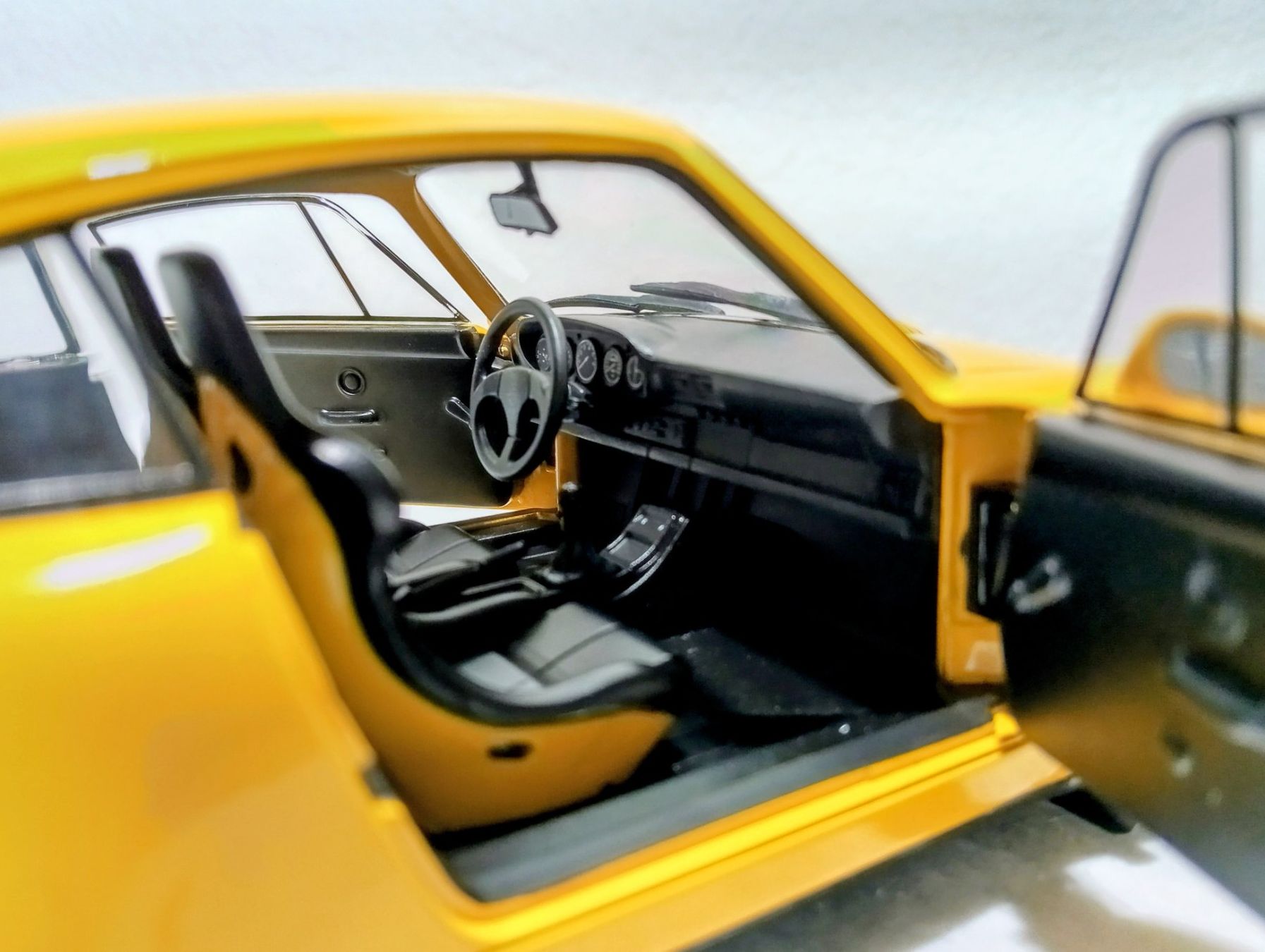 Porsche Modellini d'auto: Porsche Carrera 911 3.8 RS – Nuovo e nell'imballaggio originale da Huttwil venduto da Secondtrain 4