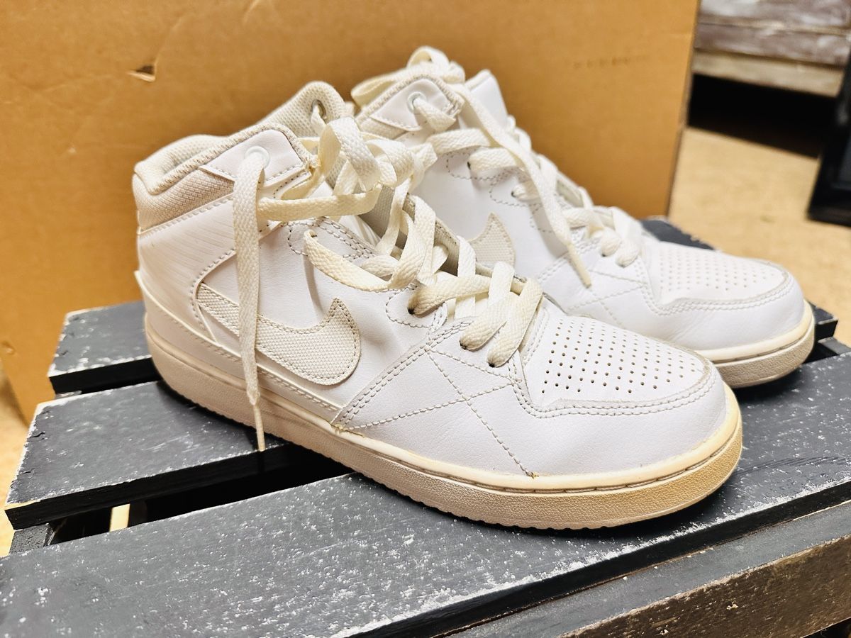 Nike Chaussures hommes: Nike Grösse 39 Weiss  – D'occasion à Hägendorf par tyl_kzs2
