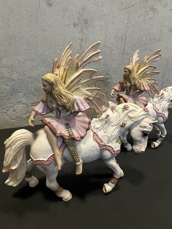Schleich Spielzeuge: 2 Schleich Pferde, mit Elfen , Bayala, Eyela, Marween – Gebraucht aus Luzern von Feliz 1