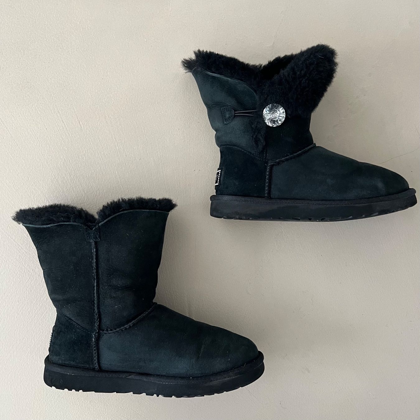 Ugg Damenschuhe: UGG Damen Bailey Button Bling Boot 🖤 – Gebraucht aus Zürich von ClosetQueen 5