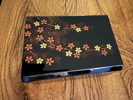 Japanisches Lackkästchen mit Kirschblüten (Sakura)