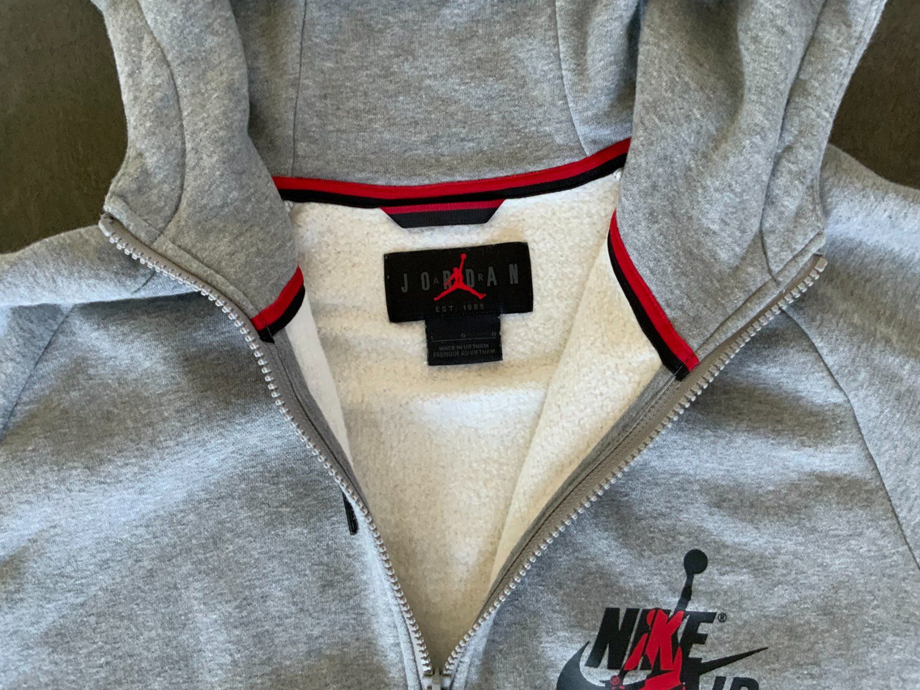 Nike Maglioni & Felpe: Air Jordan Zip Hoodie Grau – Usato da Obfelden venduto da nob_mp2y 5