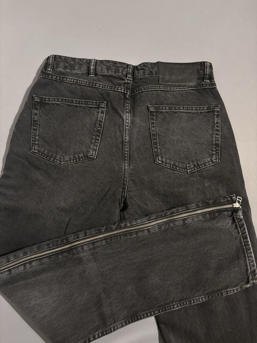 Zara Jeans: Jeans gris à fermeture éclair Zara – Nuovo (secondo la descrizione) da Chêne-Bougeries venduto da sor_9rzp 2