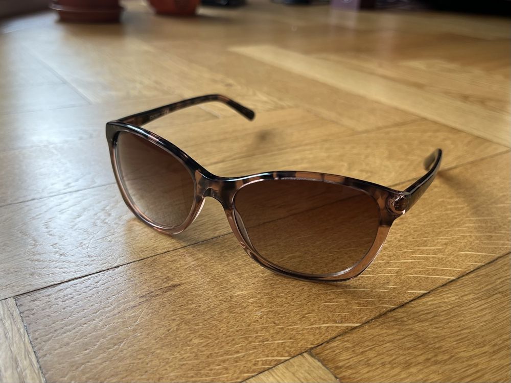 DKNY Occhiali Da Sole Donna Modello DK528S, Colore 315 OLIVE/NEON YELLOW, Lenti 57 Mm, Ponte 15 Mm, Aste 135 Mm