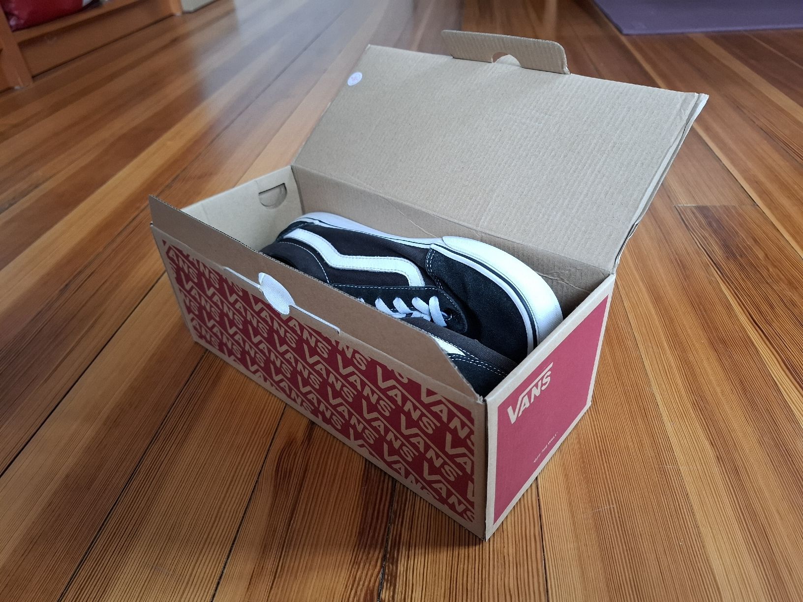 Vans Chaussures hommes: Vans Old Skool Noir Gr. 42.5 – D'occasion à Lausanne par Pierre_G 2