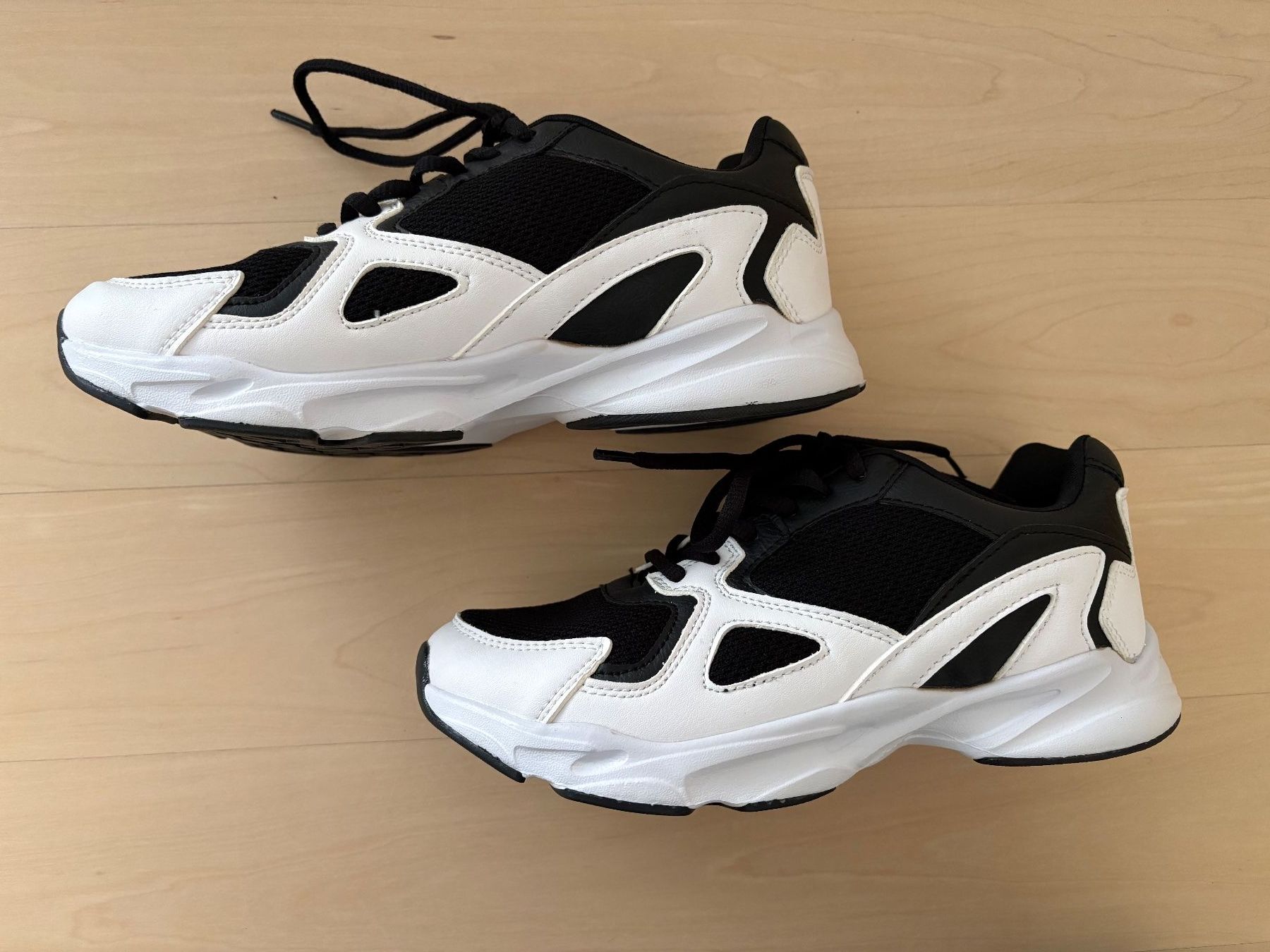 Scarpe da donna: NEUE Sneaker Gr.37 – Nuovo (secondo la descrizione) da Gossau SG venduto da Black-Queen 1