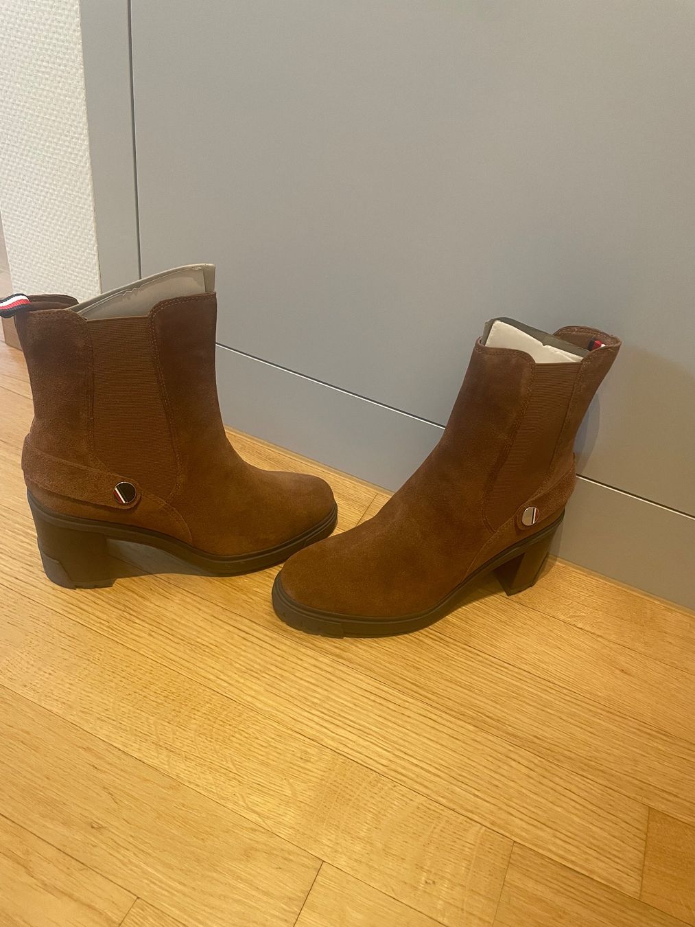 Tommy Hilfiger Scarpe da donna: Thommy Stiefel ungetragen – Nuovo e nell'imballaggio originale da Glattpark (Opfikon) venduto da Viviane_1993