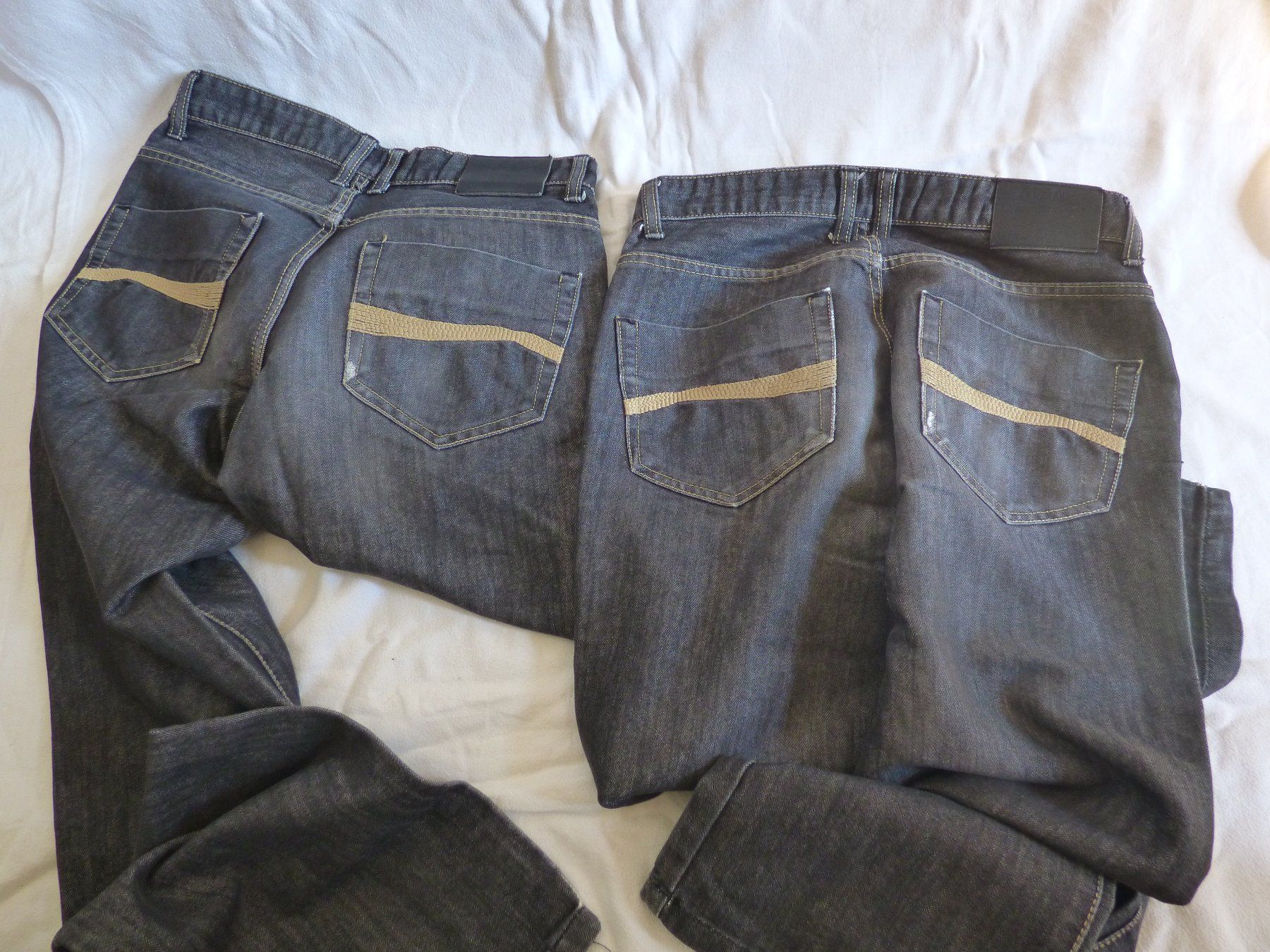 Hosen: 2 schwarze Jeans (Gr. 44/30) – Gebraucht aus Zürich von Goulliver 1