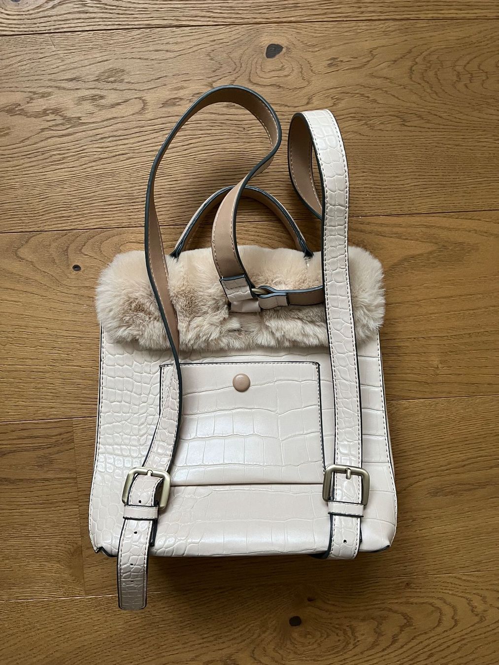 Taschen für Damen: Rucksack/-Tasche – Gebraucht aus Balgach von Olieto 1