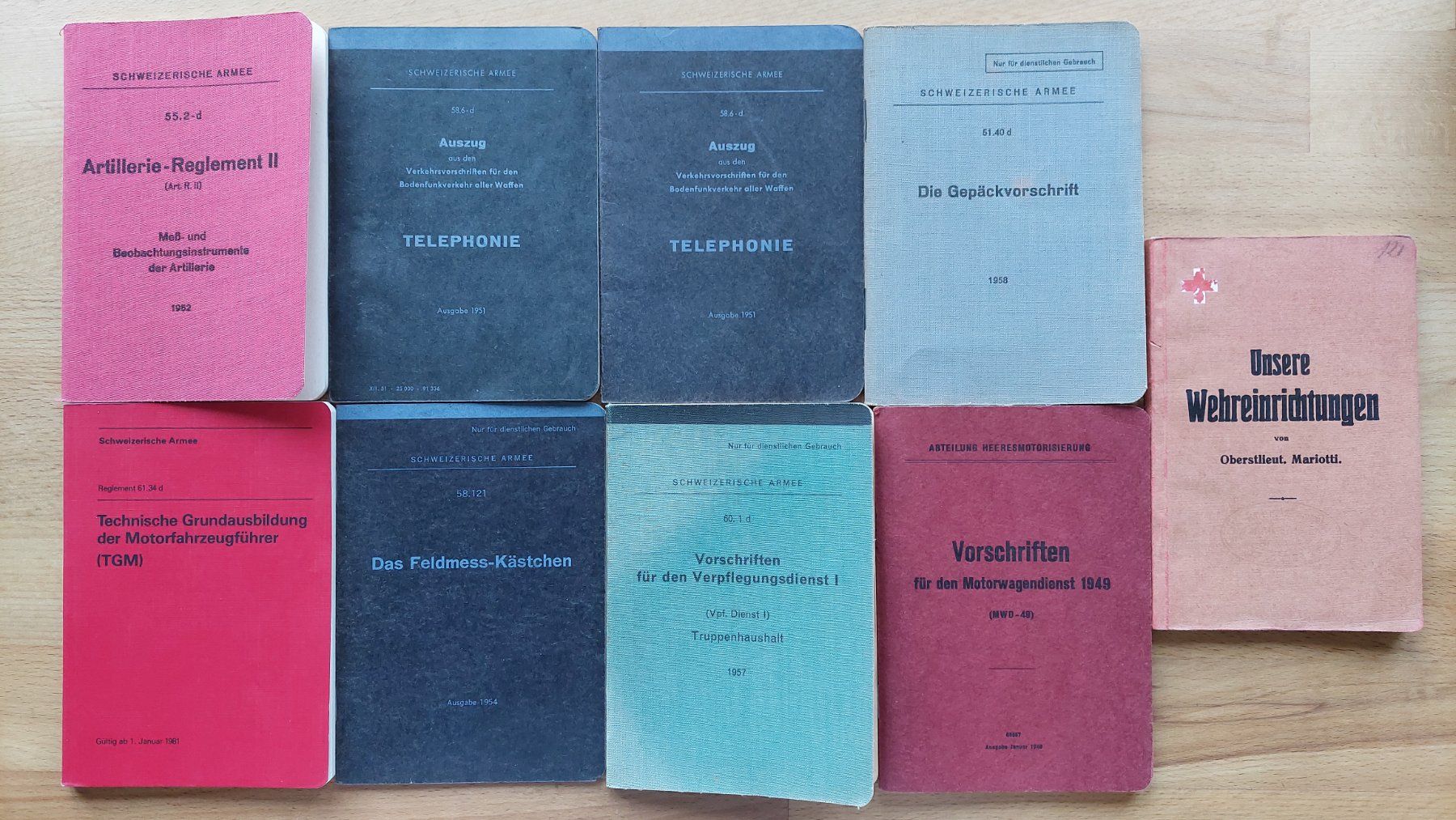 Libri: Reglemente Militär Schweiz – Usato da Obfelden venduto da Foto_Bild_Kunst_Buch
