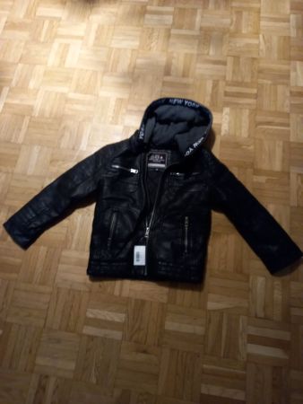 Neue Kunstlederjacke mit Kapuze, Schwarz, Grösse 128