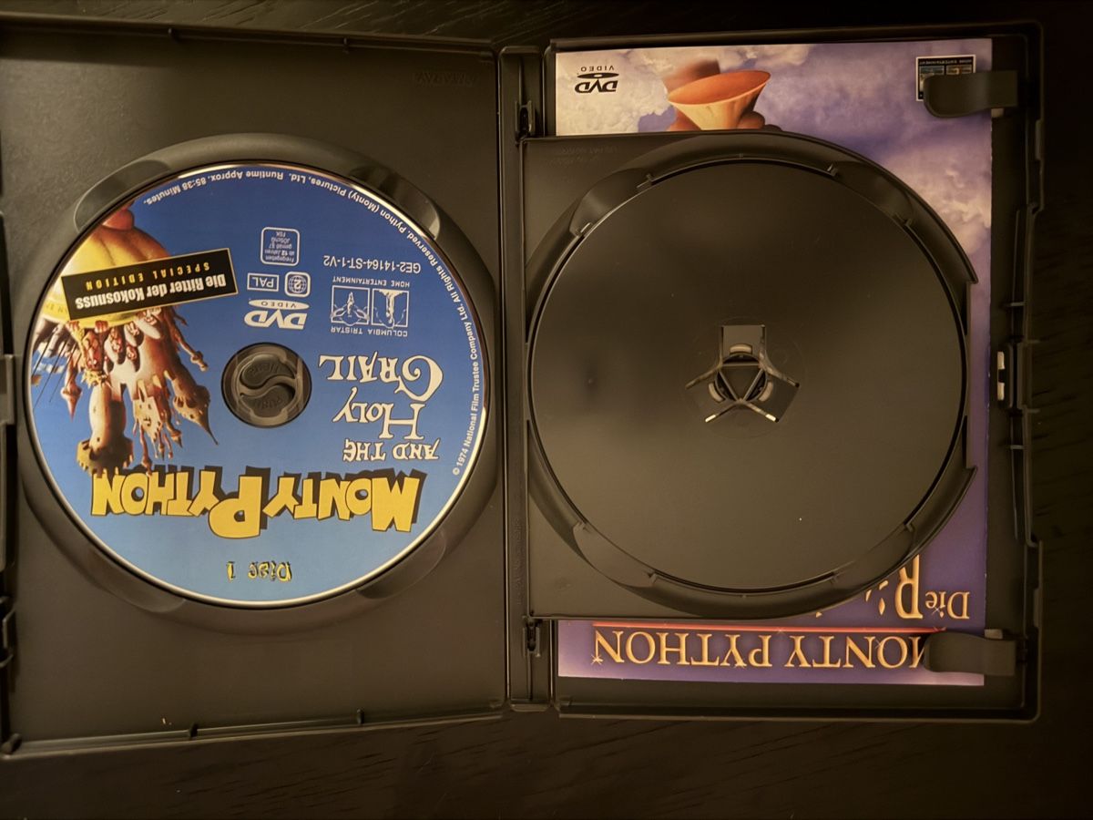 Tutti i DVDs: Monty Python Die Ritter der Kokosnuss Special Edition 2 DVDs – Nuovo (secondo la descrizione) da Lausen venduto da EisAmStiel94 3