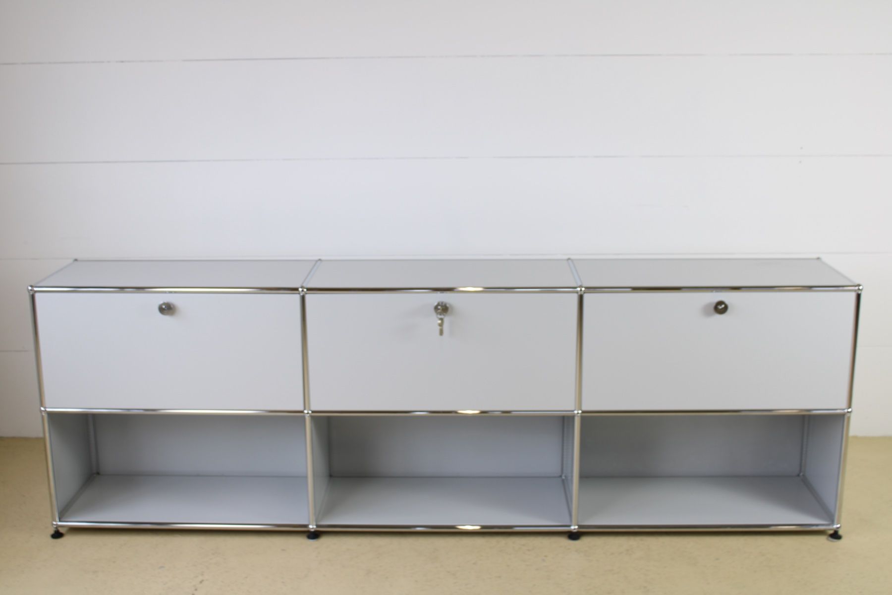 USM Scaffali: USM Sideboard lichtrau, Umbau möglich! – Usato da Meinisberg venduto da atelier_TILIJA 1