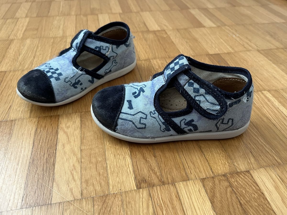 Scarpe per ragazzi: Hausschuhe Gr. 25 – Usato da Jona venduto da Good_luck_ 2