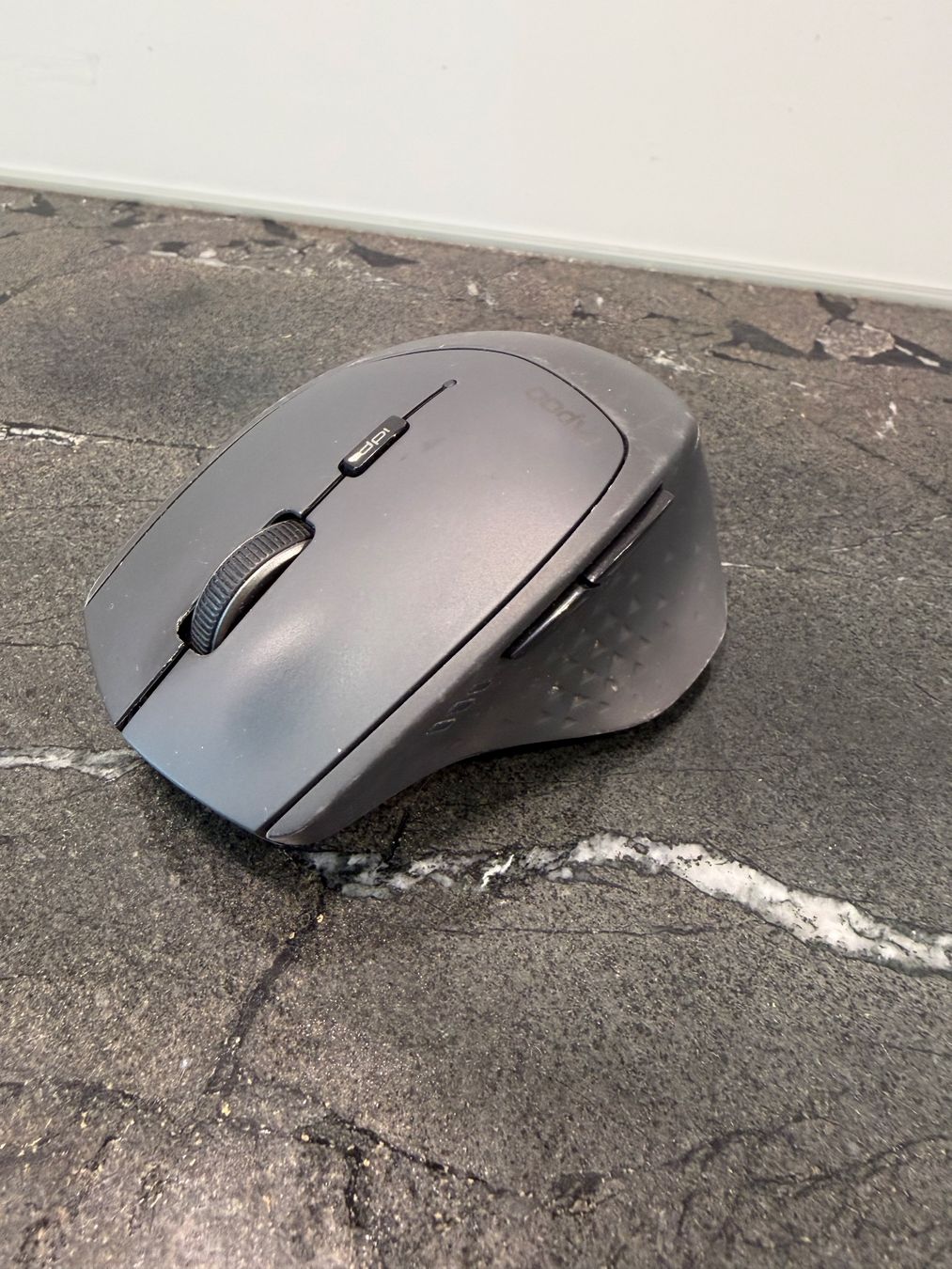 Maus: Multi-mode Wireless Maus – Ergonomische Bluetooth & USB Maus – Gebraucht aus Aarau Rohr von HappyKoala