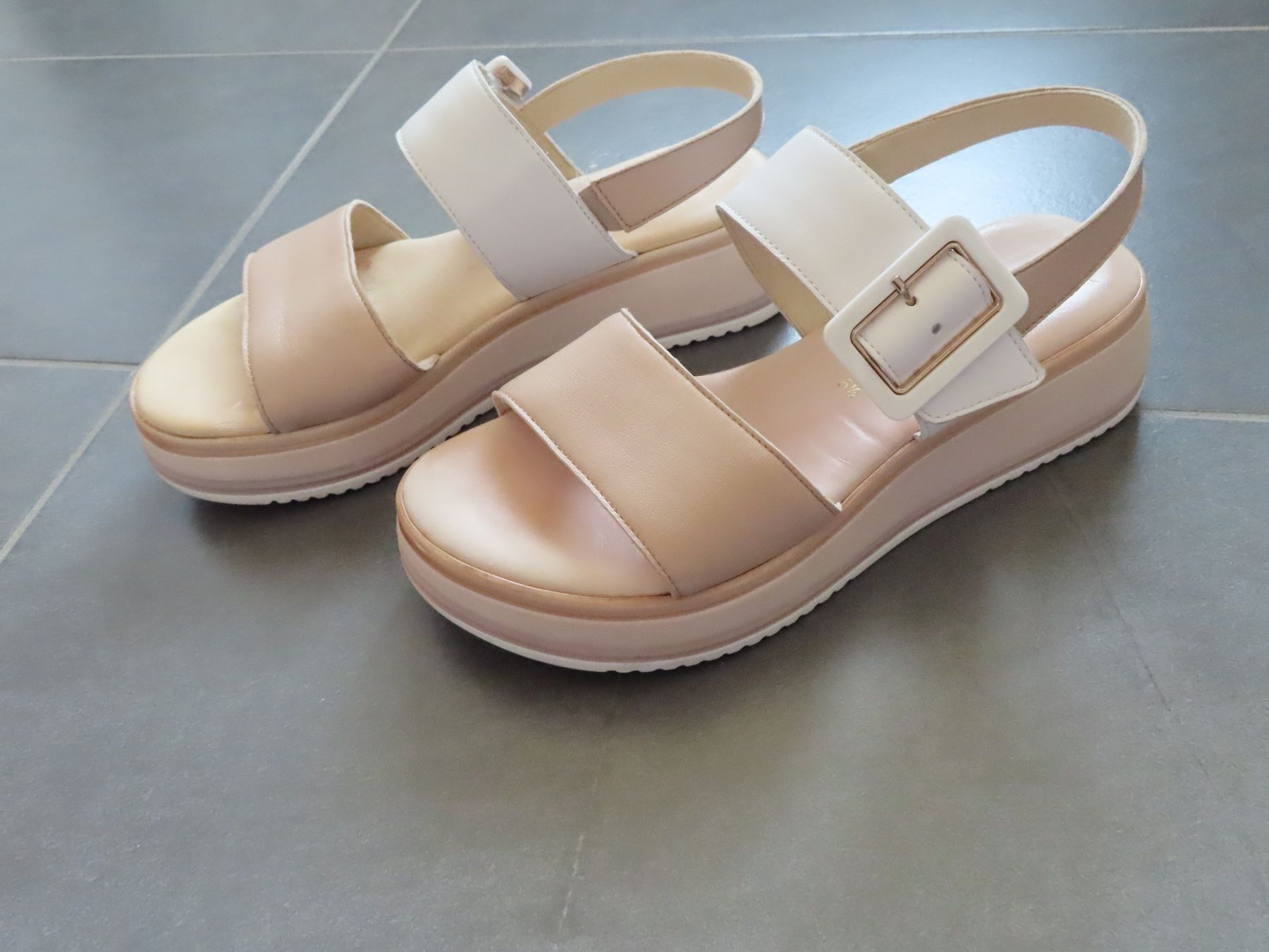 Gabor Scarpe da donna: GABOR schöne Leder-Sandalen Gr.5.5 /38.5 – Usato da Wallenried venduto da Asyano 3