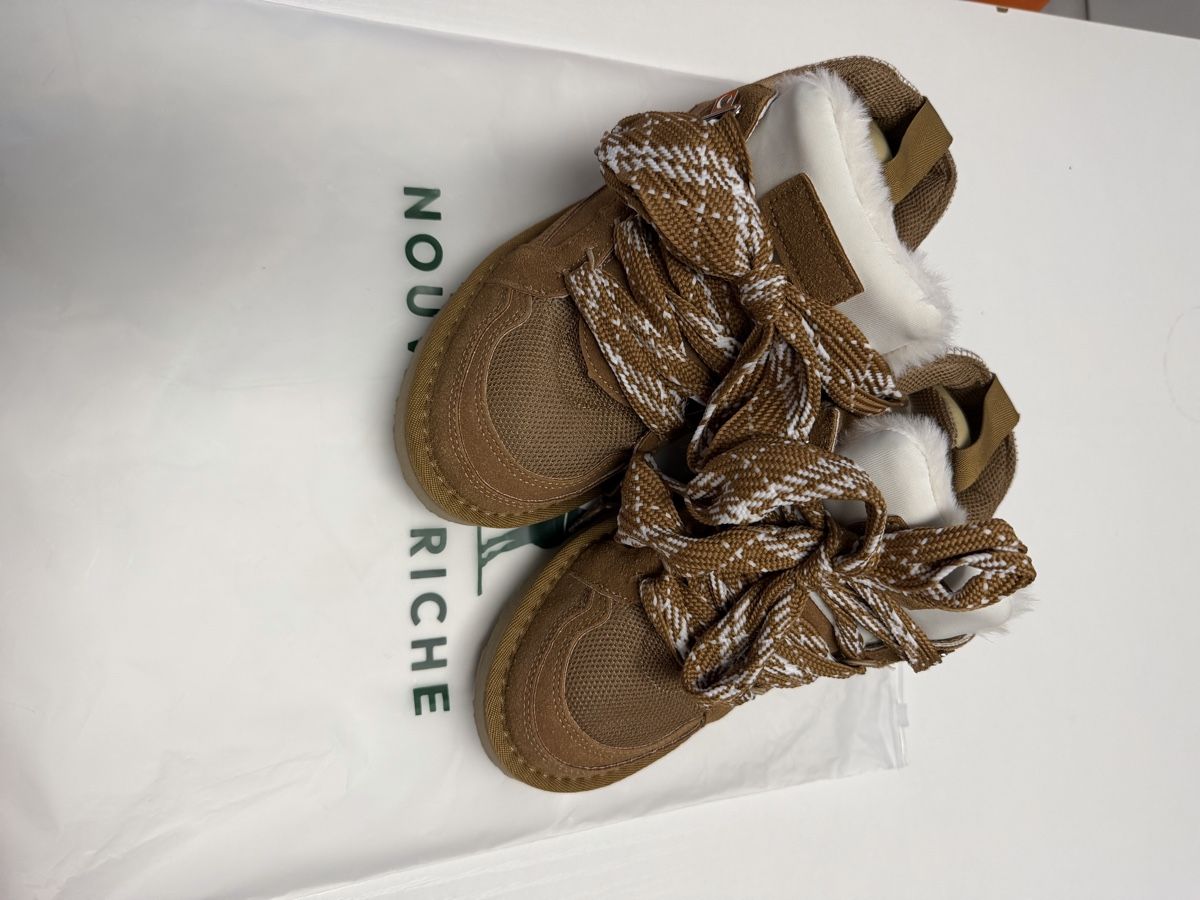 Scarpe da donna: Stivaletti invernali NOU/RICHE con lacci, tipo ugg – Nuovo e nell'imballaggio originale da Ponte Capriasca venduto da nuty78
