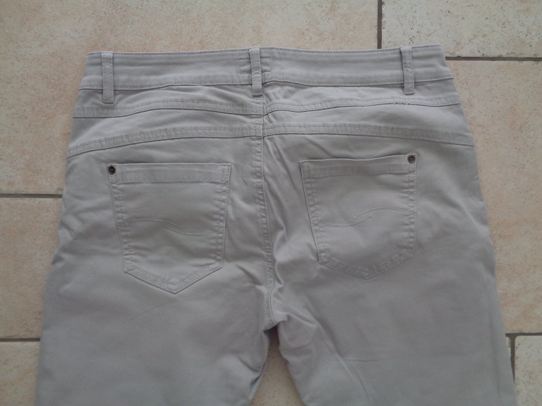 Pantaloni: Hose  3/4  Grösse 40 – Usato da Kreuzlingen venduto da Robi-2003 3