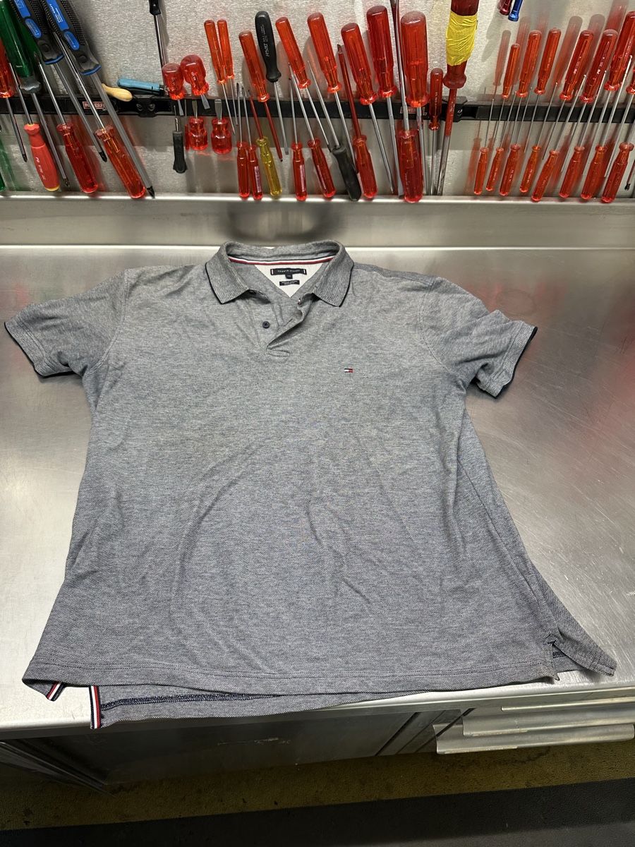 Tommy Hilfiger T-shirt: Herren Polohemd Tommy Hilfiger Grau – Usato da Schwende venduto da weesli