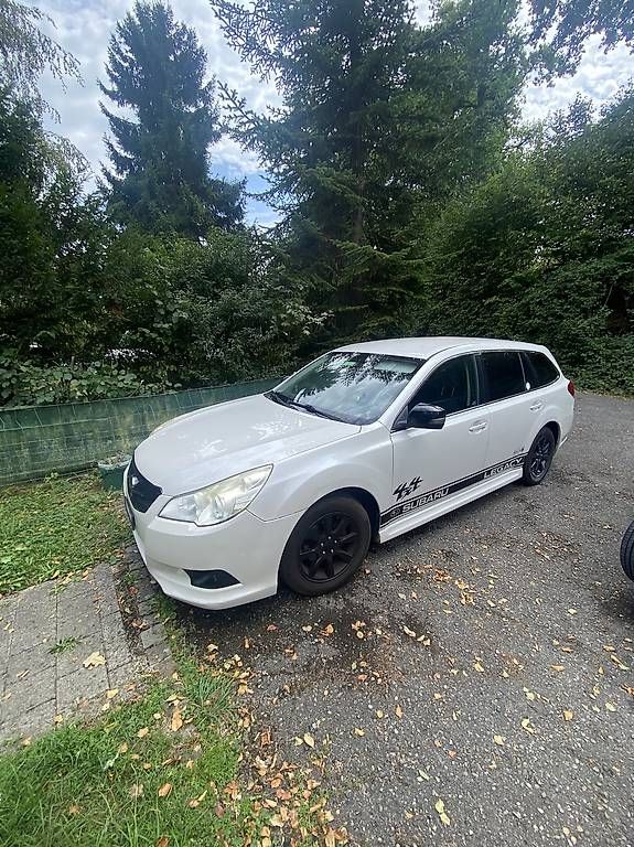 Subaru Autos: Subaru Legacy 2.0i AWD – D'occasion à Hombrechtikon par MIB2GP