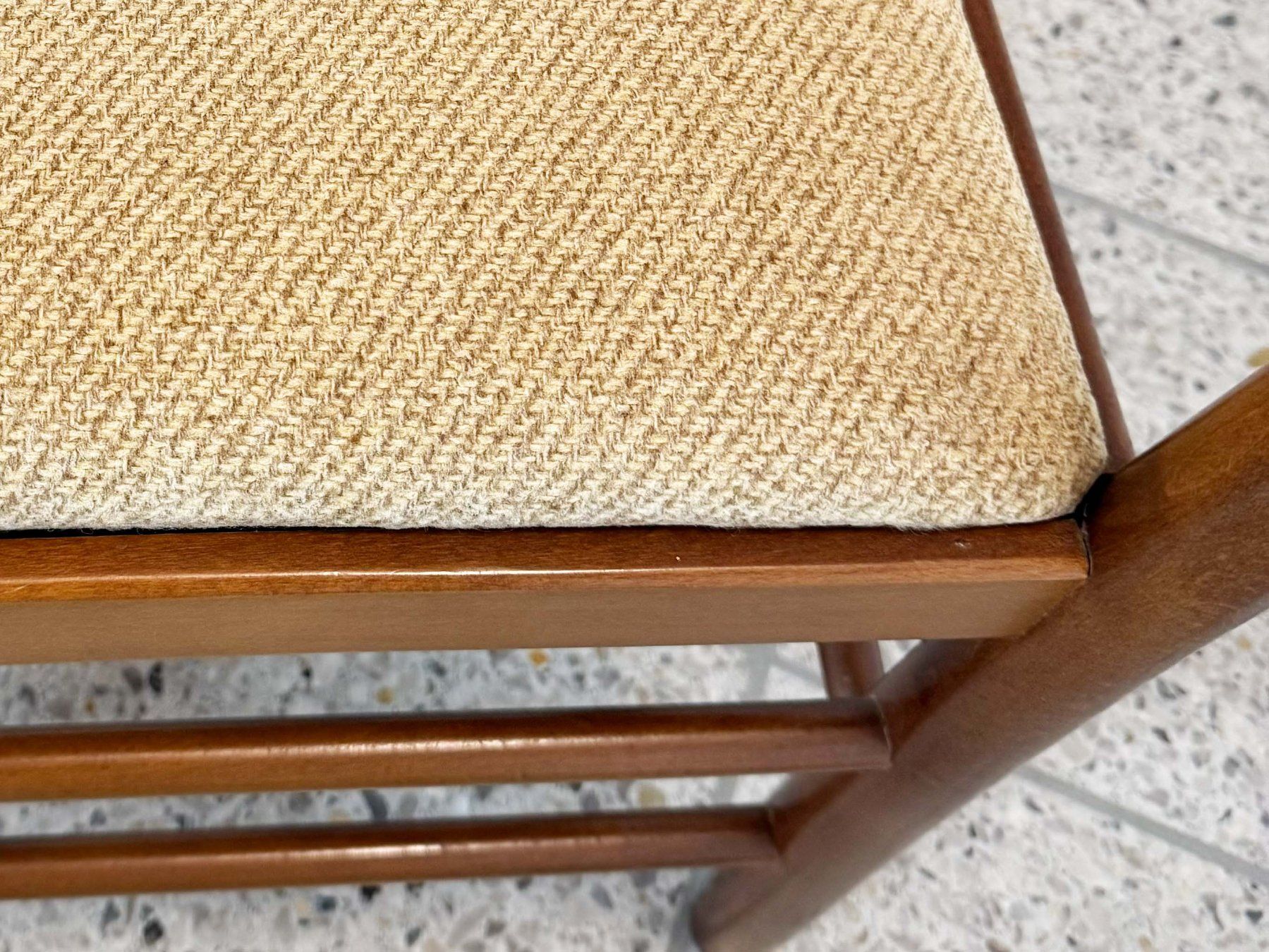 Chaises: Dekorativer Holzstuhl – D'occasion à Windisch par Losdosquatros 3