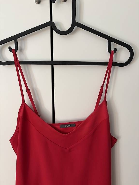 Top: Feines, rotes Sommeroberteil, Grösse 36 – Usato da Zürich venduto da Tamara066 1