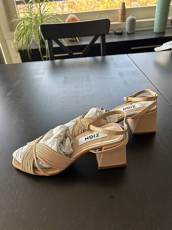 Scarpe da donna: Sandales Zign Nude / Beige  - Taille EU 38 – Usato da Lausanne venduto da Moira.Moira 2