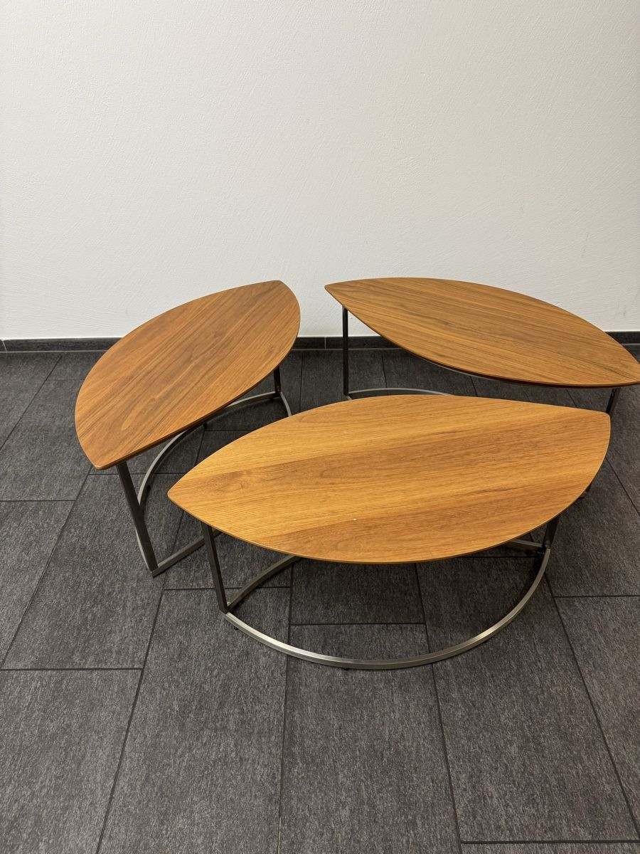 Tavoli: 3 Stylish Walnut Side Table with Metal Legs – Nuovo (secondo la descrizione) da Küsnacht ZH venduto da chr_976b