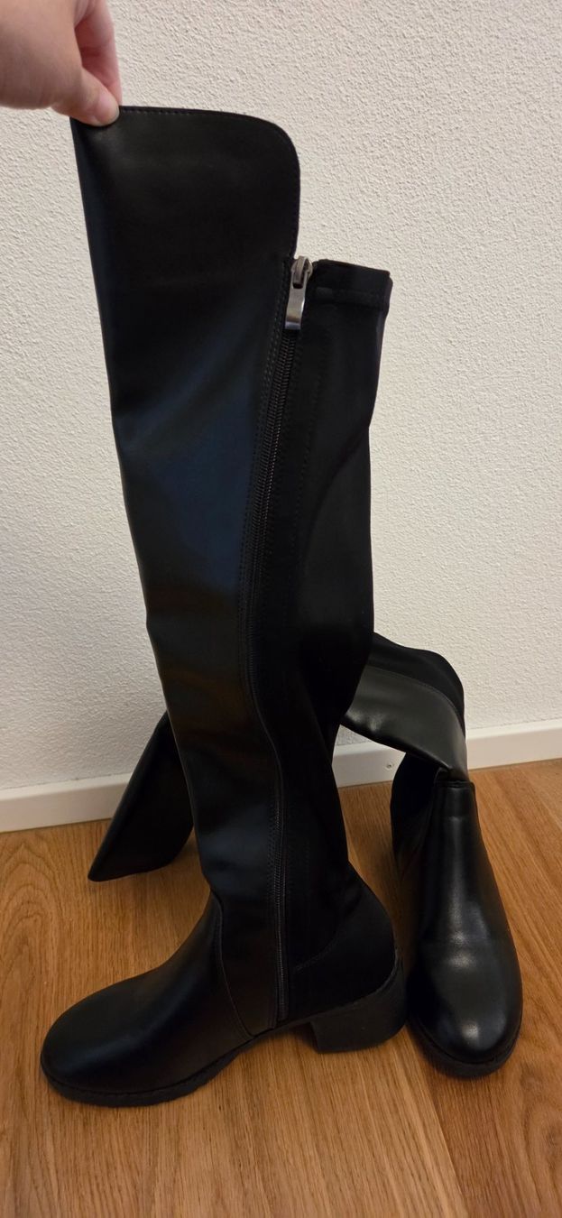 Damenschuhe: NEW - Knee High Stretchable Boots – Neu und originalverpackt aus Zürich von cin_wcf6