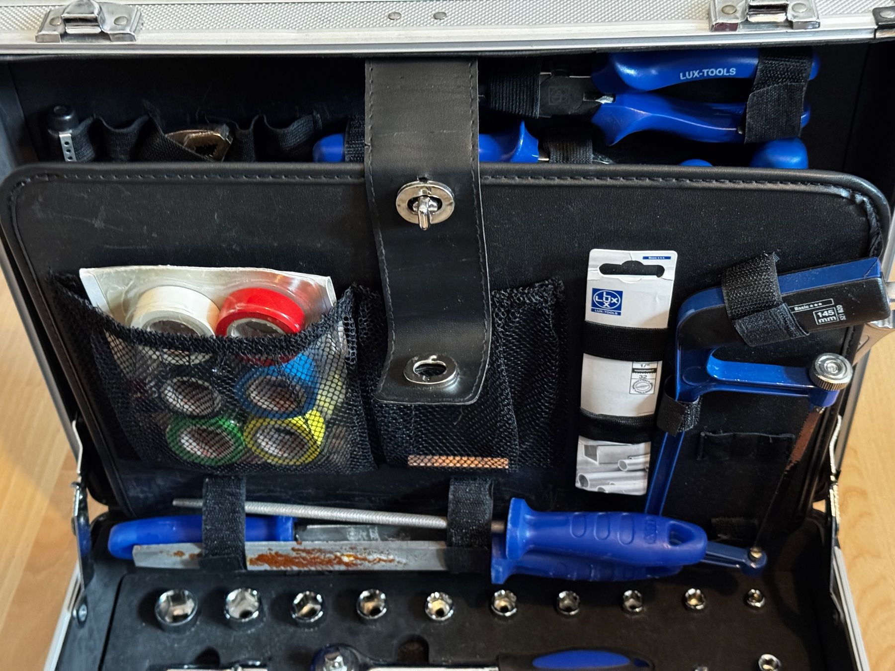 Lux Tous les outils: LUX Werkzeuge Tool Case with Assorted Tools – D'occasion à Zürich par colorblindrummer 2