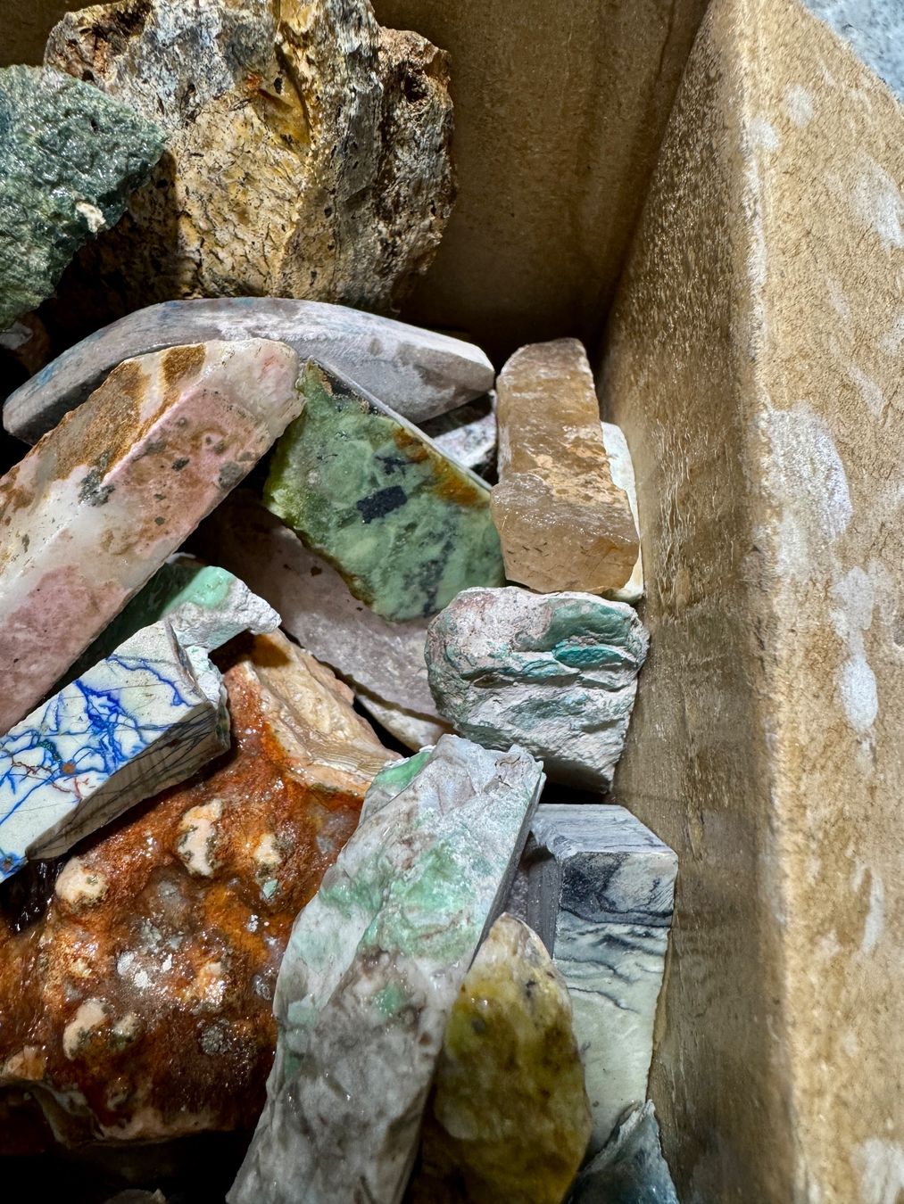 Minerali & Pietre curative: Kiste Mineralien/ Edelsteine gemischt – Usato da Weisslingen venduto da nus_rs52 4