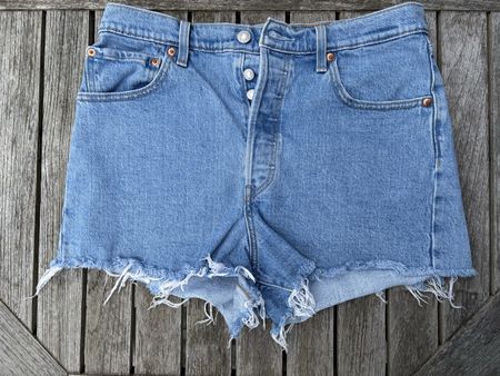 Levi’s ribcage jean shorts